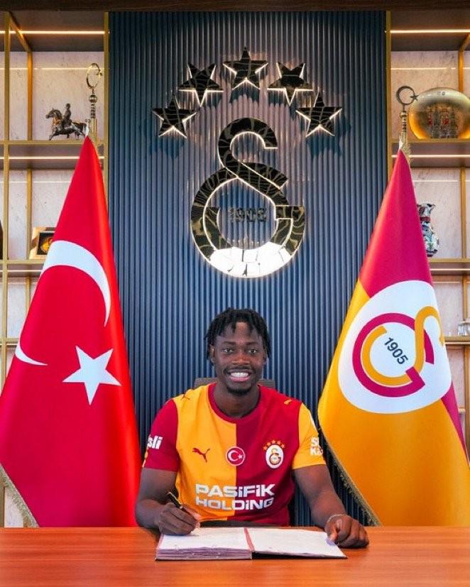 Góc Nhìn 32WIN: Chính thức: Galatasaray mượn hậu vệ Leipzig Bitshiabu, kèm điề
